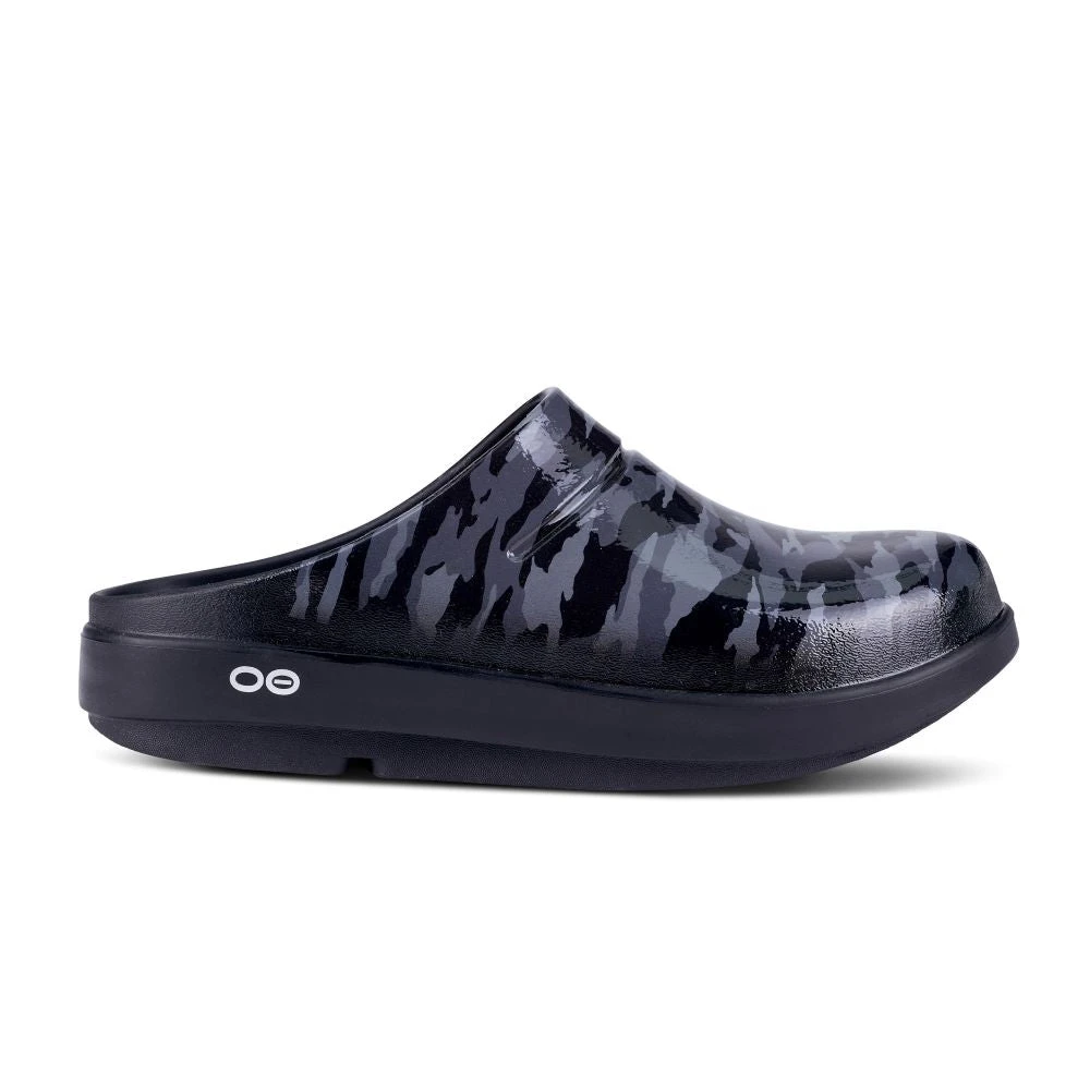 'OOFOS' Women's OOcloog Luxe Pixel Clog - Black / Camo 3 'OOFOS' Women's OOcloog Luxe Pixel Clog - Black / Camo